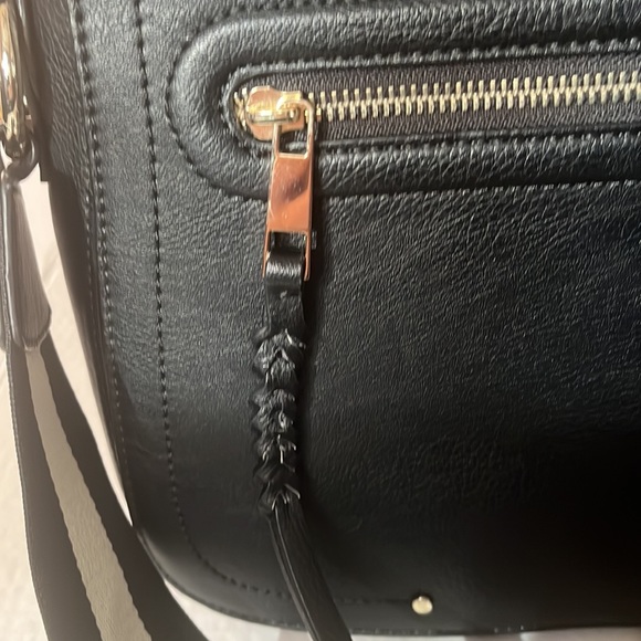 Gap Woman’s Crossbody Bag - Picture 3 of 9